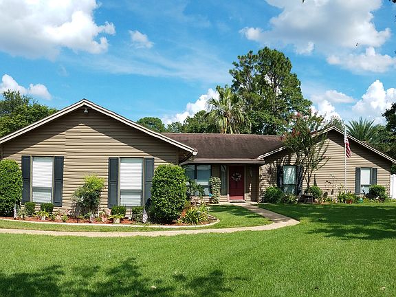 2nd image of 821 Basswood Ct