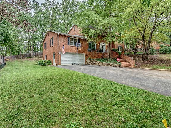 4th image of 2967 Golf Colony Dr
