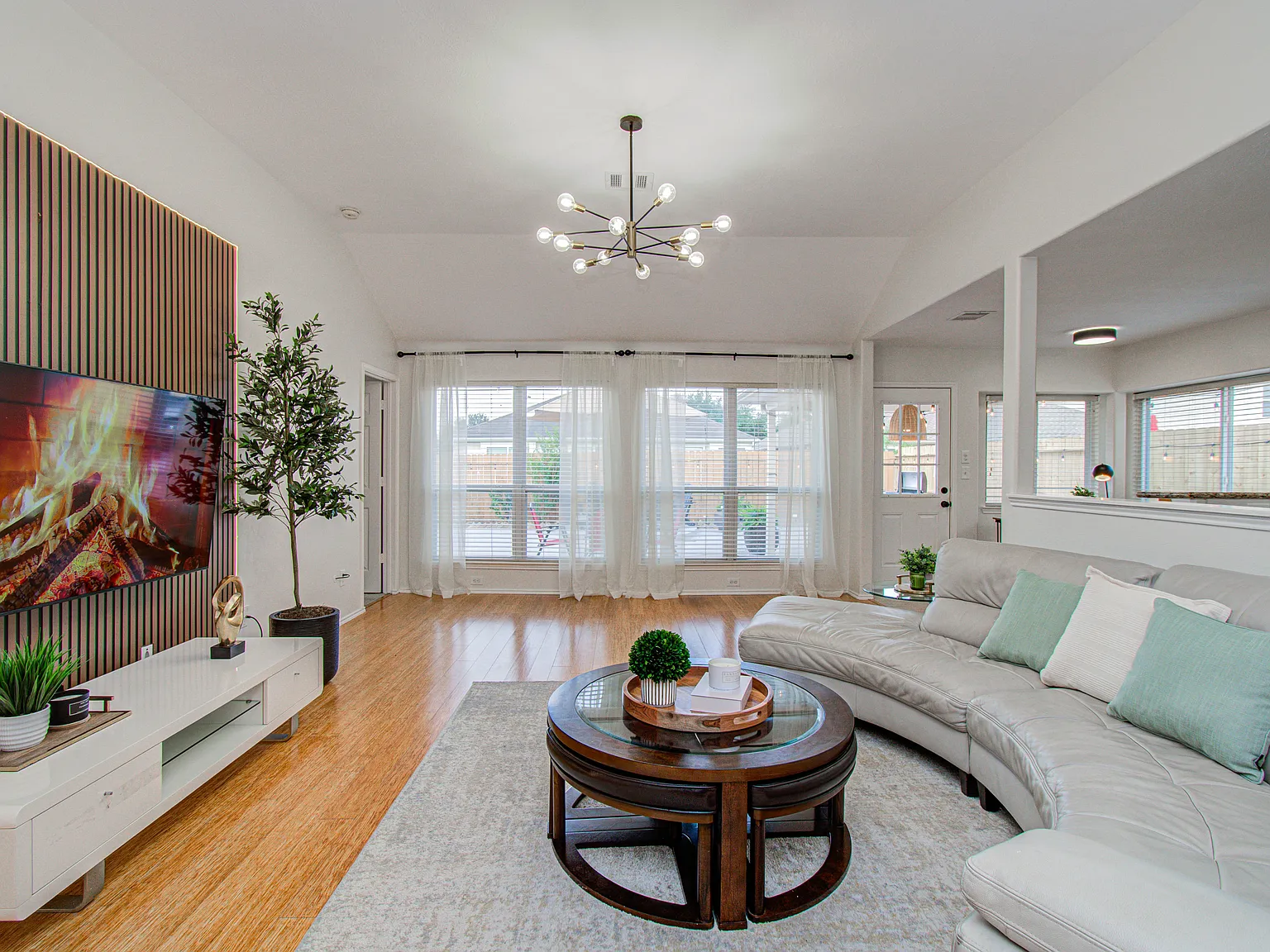4 bed, 1750 sqft, $8,850 — Photo 3