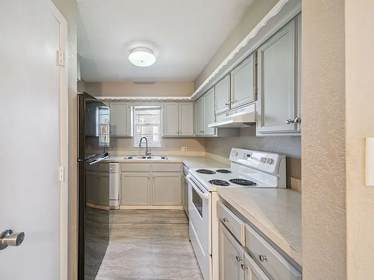 4218 S Rockford Ave #B — Photo 8