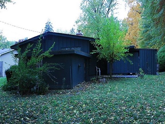 2nd image of 165 Joanne Ln