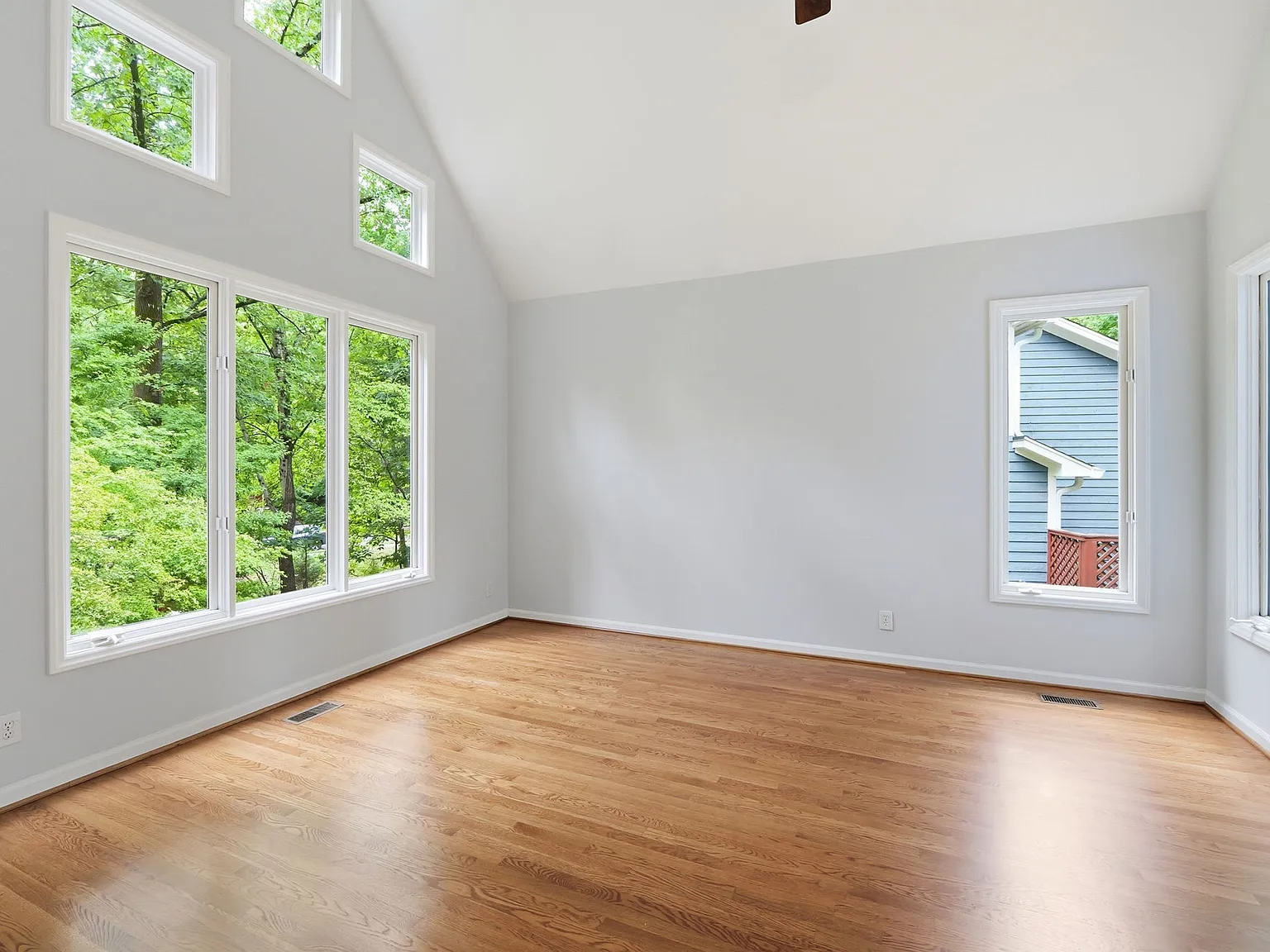 4 bed, 2.5 bath, 2413 sqft, $3,000 — Photo 4