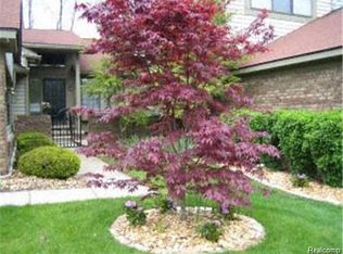 7113 Creeks Xing #1, West Bloomfield, MI 48322