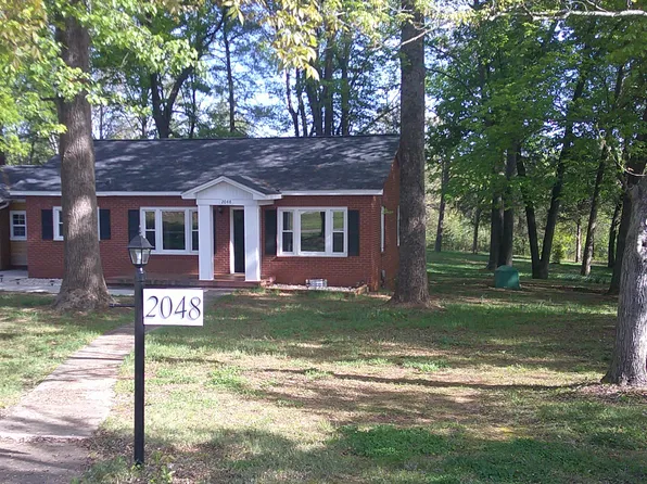 2048 Quiet Ln, Hickory, NC 28602