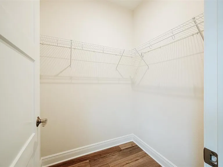 7910 Lake Flores Ave — Photo 24