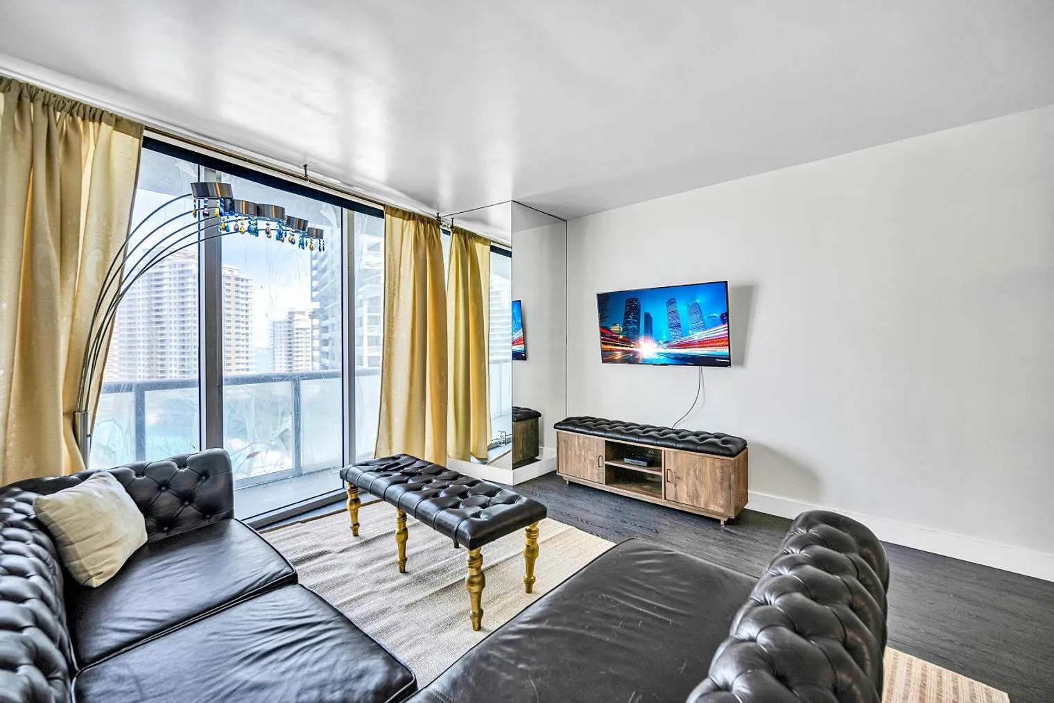 1 bed, 1.0 bath, 871 sqft, $4,245 — Photo 1