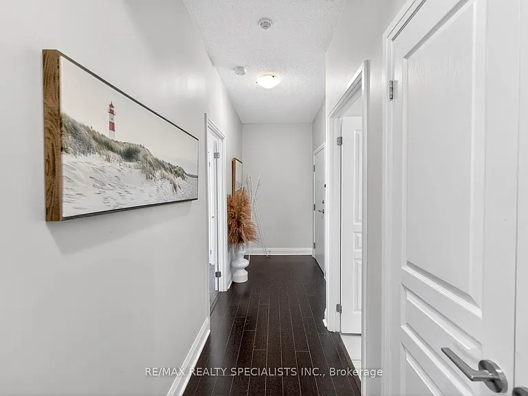1 Hurontario St #306 — Photo 10