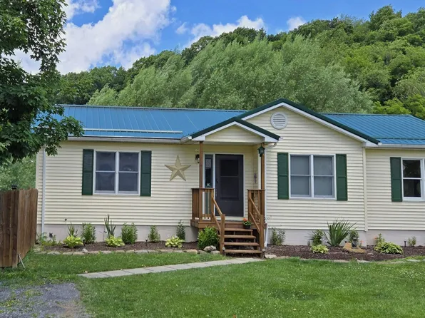 77 Allegheny Ln, Philippi, WV 26416