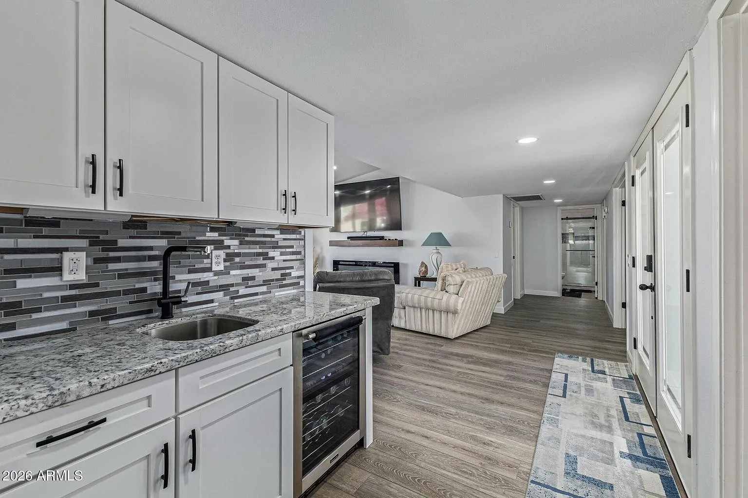 3 bed, 2.0 bath, 2204 sqft, $2,850 — Photo 4