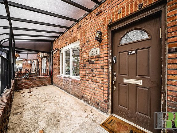 2nd image of 1663 Burnett St