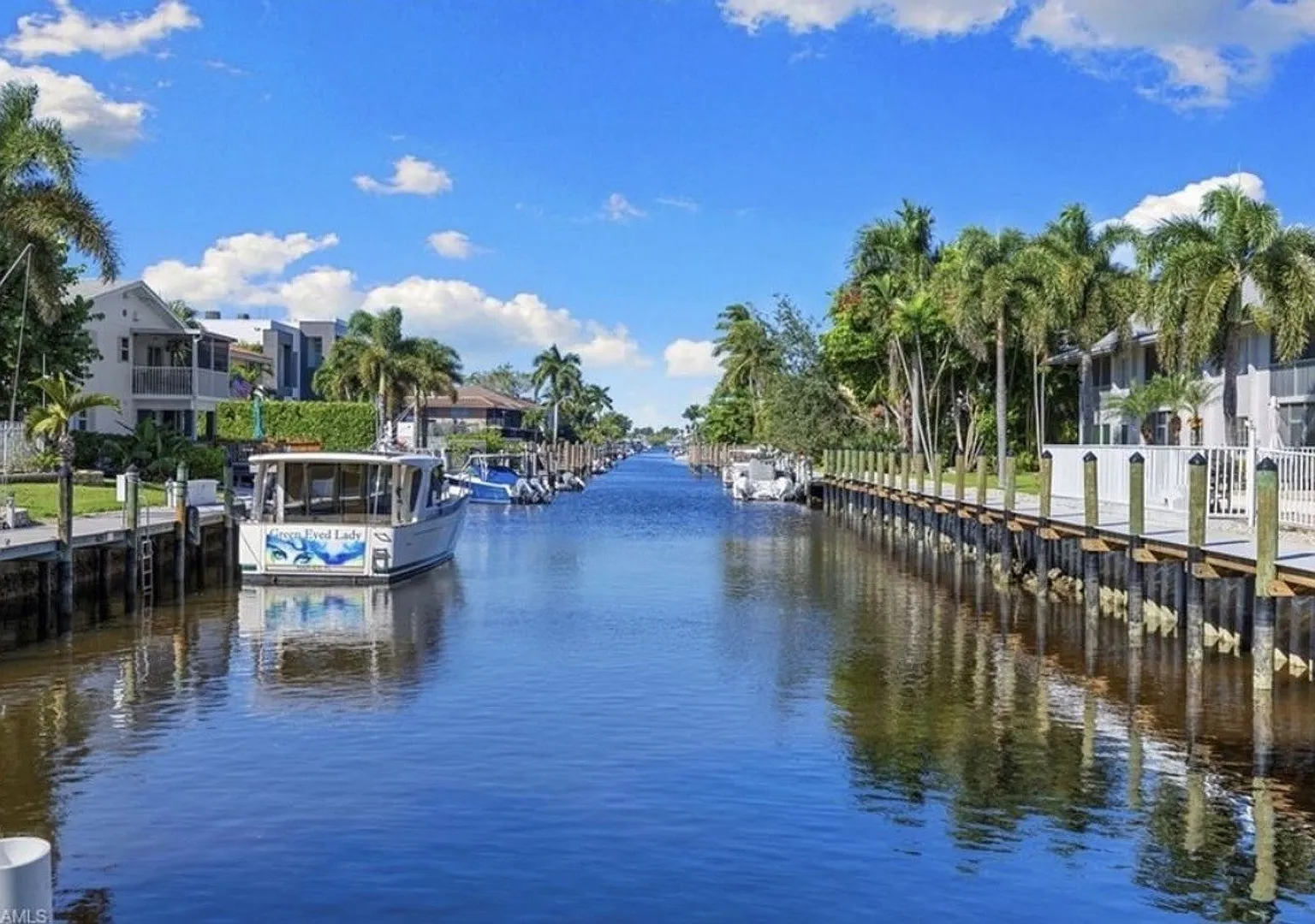 ** Canal View 2 Bedroom\2 Bath Condo ** Seasonal Or Annual ** Blue Point Close To Downtown Naples... — Photo 2