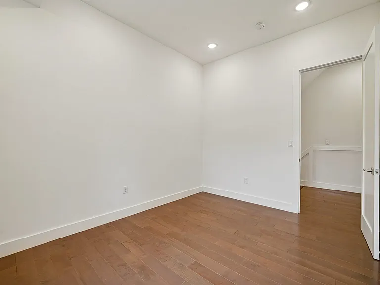 46 Carlton Ave #B — Photo 12