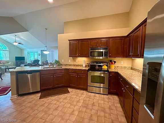 5th image of 390 Quarry Lakes Dr