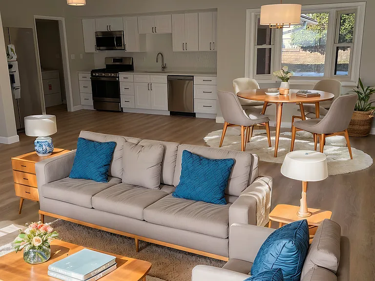 1325 Aloha Dr — Photo 1