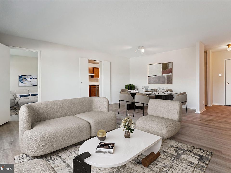 1st image of 203 Yoakum Pkwy APT 806