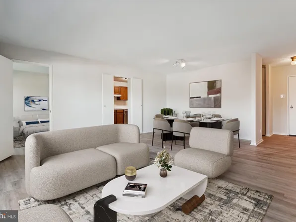 203 Yoakum Pkwy APT 806, Alexandria, VA 22304