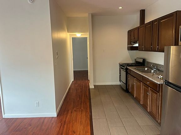 5th image of 418 N Ogden Dr