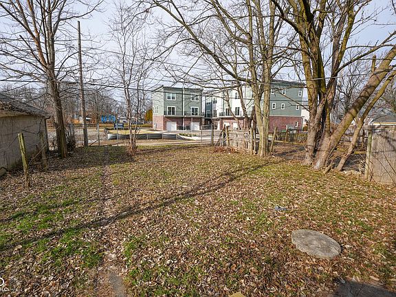 3rd image of 252 Eastern Ave