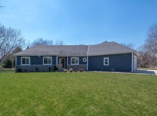 N64W28455 Meadowlark Ln, Hartland, WI 53029