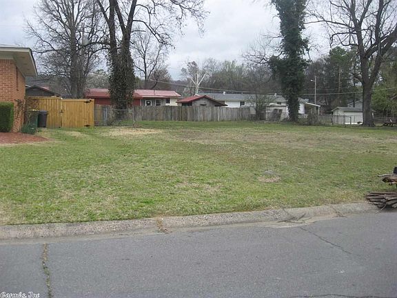 4th image of 11 Baker Cir