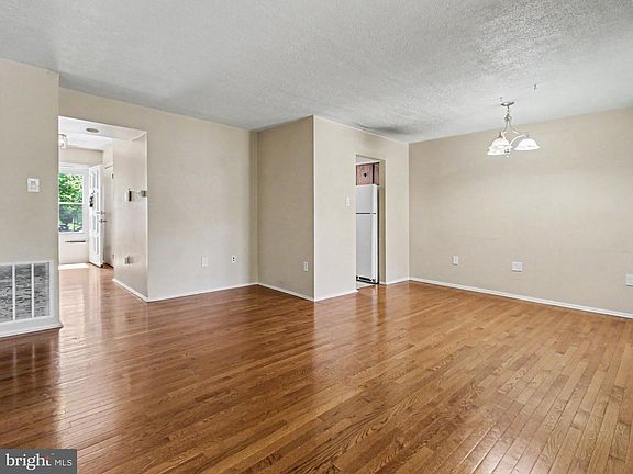 4th image of 17918 Hickory Ln