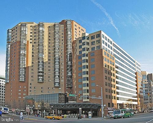 1st image of 900 Stafford #2328
