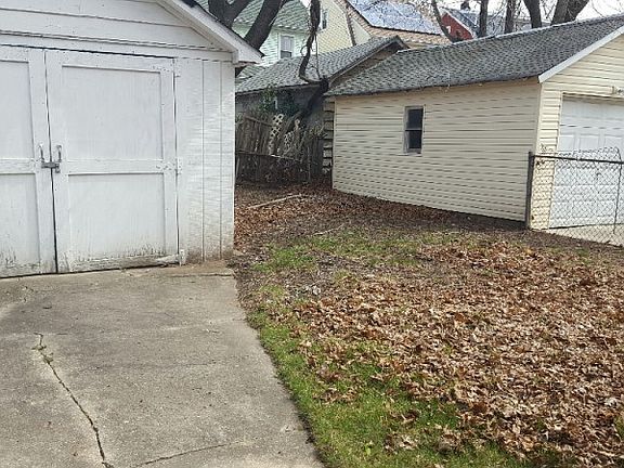 3rd image of 11215 201st St
