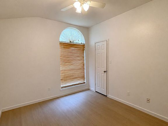 5th image of 306 N Mount Rushmore Dr