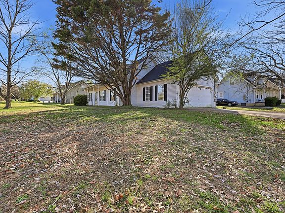 3rd image of 103 Ruth Ln