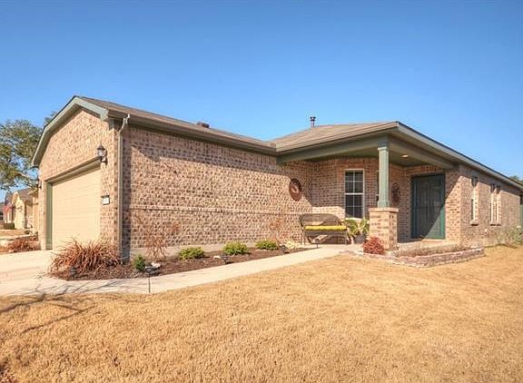 Nicely landscaped and with four sides brick, this Sun City Texas Gray Myst offers upgrades not seen 
