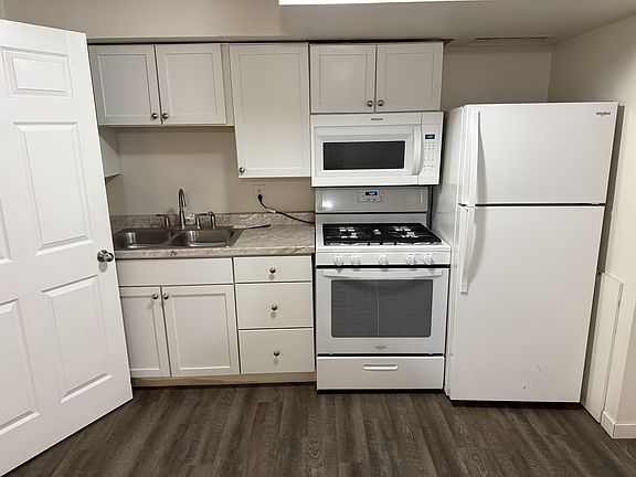 4th image of 321 N Duluth Ave