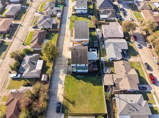 4 Homerun Ln, Metairie, LA 70003
