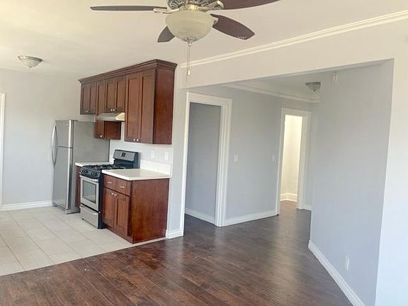 2nd image of 501 1/2 N Kenmore Ave