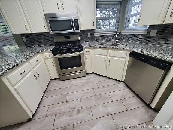 5th image of 2801 E Galveston Pl