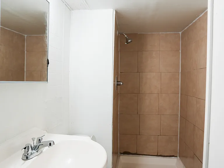 3221 Belmont Ave — Photo 9