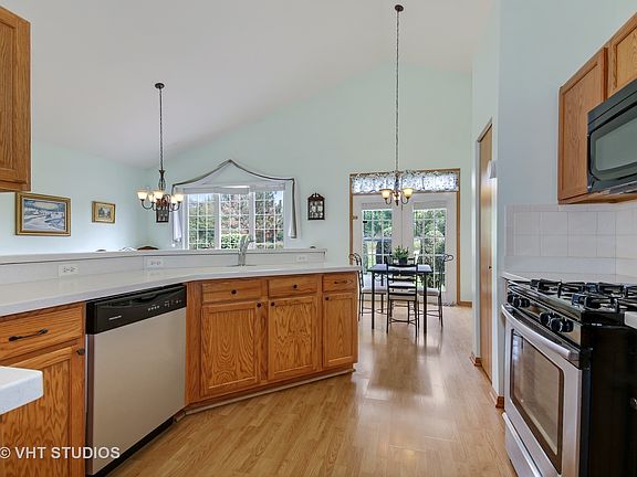 5th image of 18121 Waterside Cir