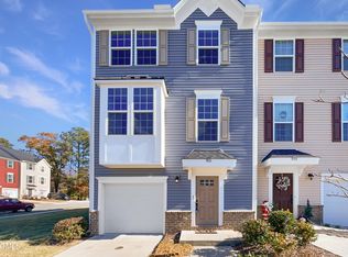 901 Arnold Place Dr, Fuquay Varina, NC 27526