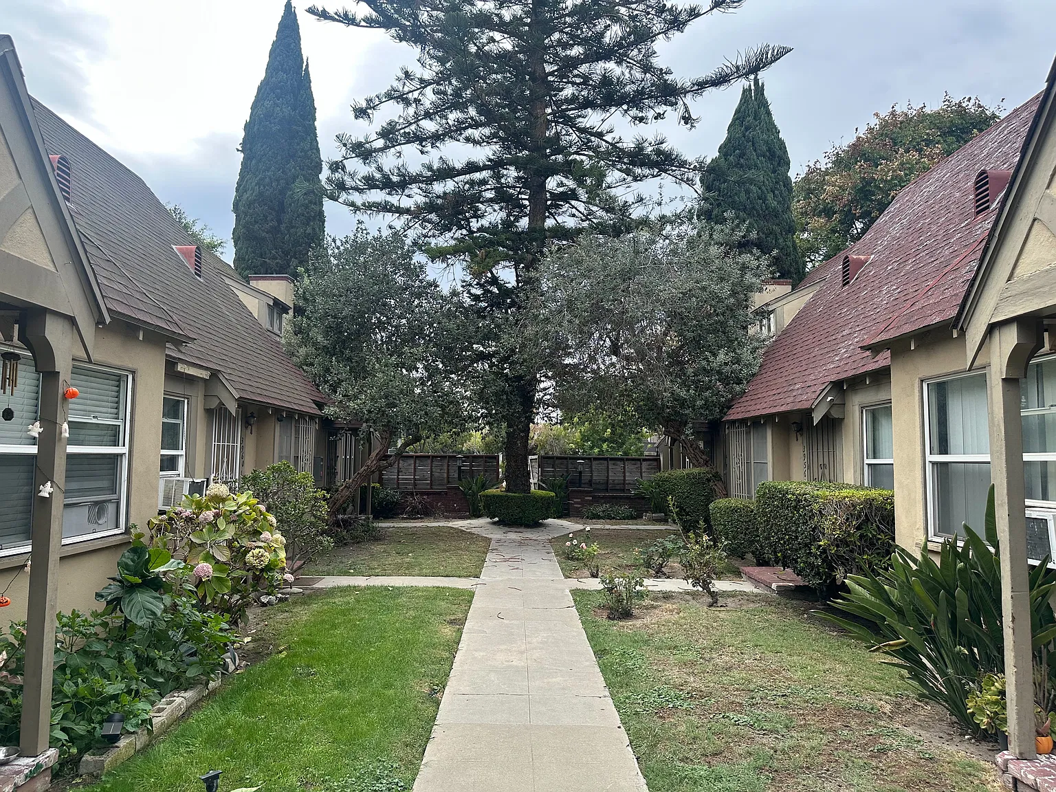 2 bed, $2,400 — Photo 2