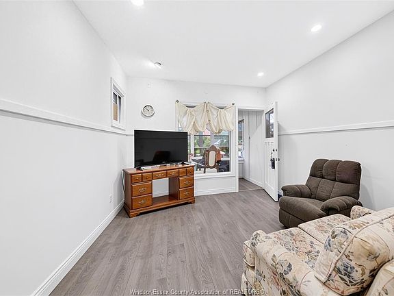 5th image of 437 Karl Pl