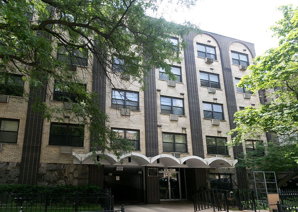 1st image of 541 W Briar Pl APT 205