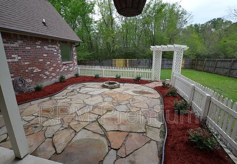 2691 Woodbend Ave — Photo 29