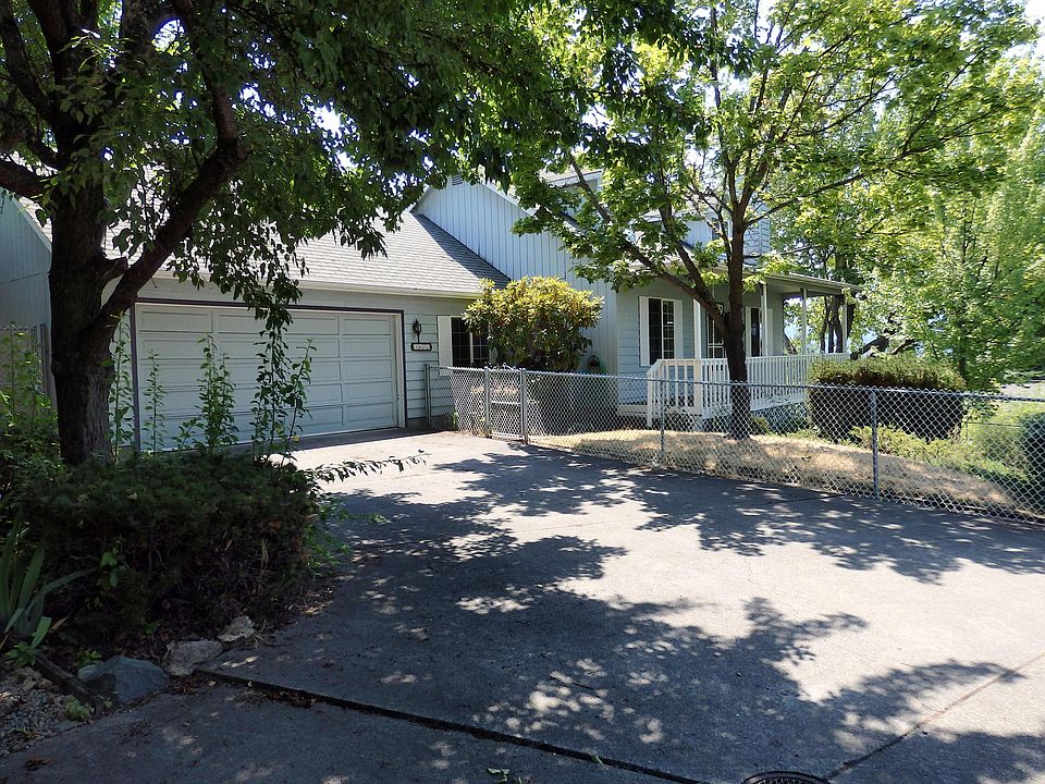 1st image of 1677 NE A St