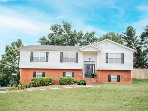 2220 Violette Dr, Soddy Daisy, TN 37379