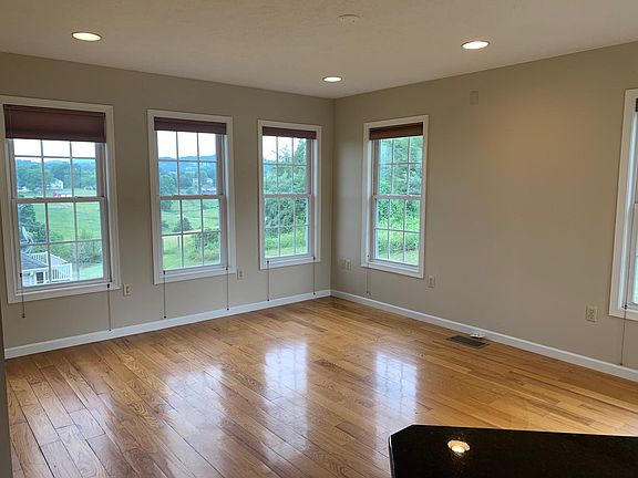 5th image of 40 Jackson Heights Dr