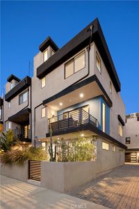 922 N Ridgewood Pl, Los Angeles, CA, 90038