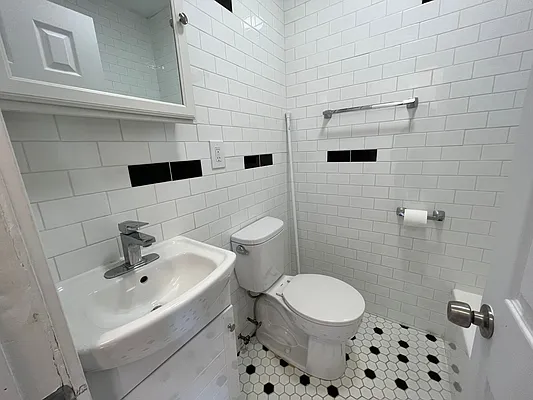 Rented by Marquis Real Estate Services | media 19