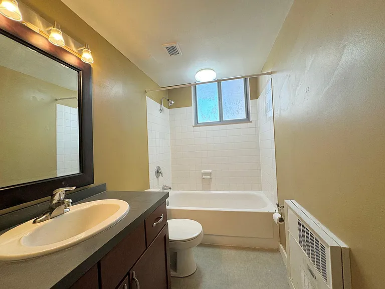 600 E 8th St #3T — Photo 7
