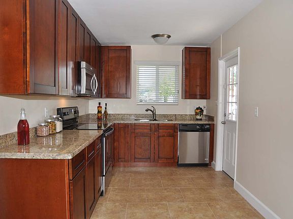 5th image of 2145 W Gardenia Dr