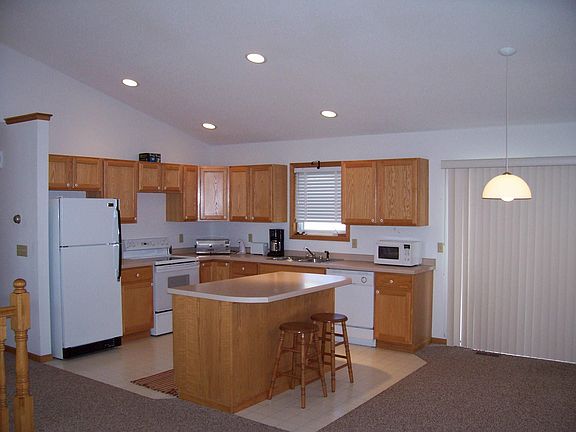 Open, spacious kitchen with breakfast bar!