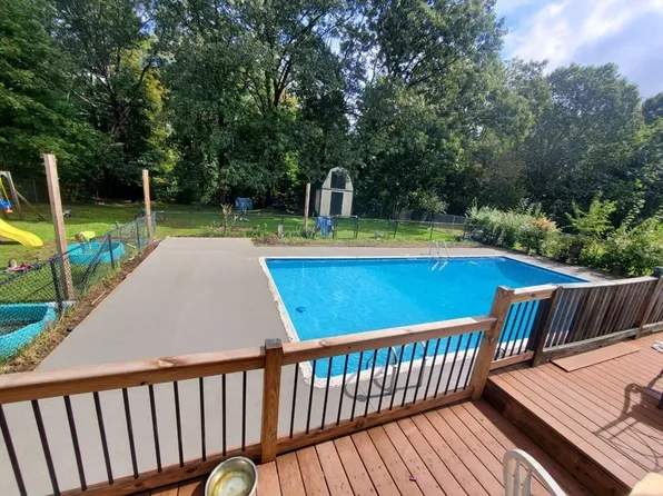 21 Bruce St, Uxbridge, MA 01569